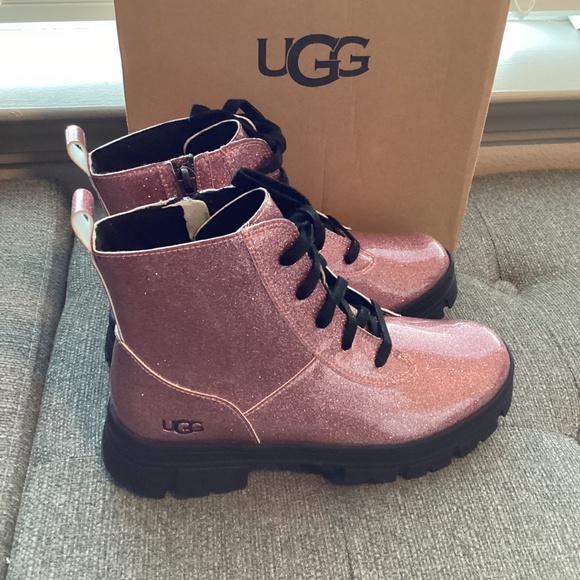 UGG® Kids' Ashton Glitter Boot (Big Kid), size 5 - Picture 11 of 12